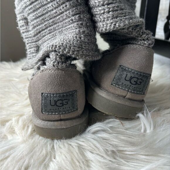 UGG size 6 Cardy knit sweater boots with buttons grey size 6 - Picture 5 of 5